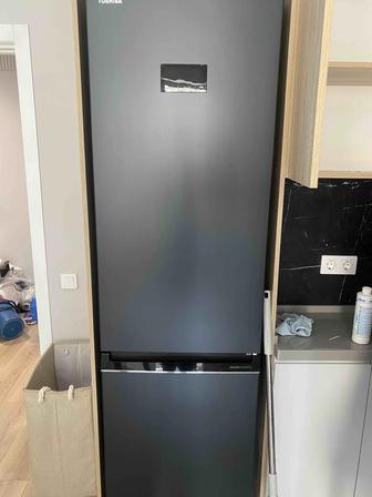 Холодильник Toshiba черный