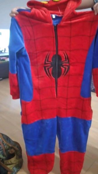 Продам новогоднвогодний костюм человек паук