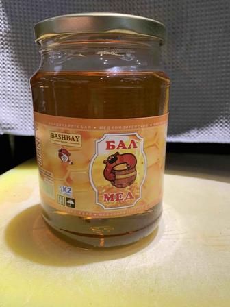 Мёд, мед в стеклянной банке. Бал