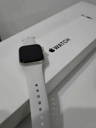 Продаю Apple Watch SE 40 мм