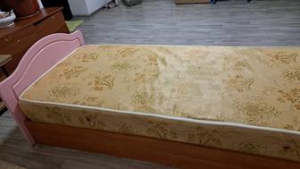 Кровать с матрасом 200см-80см