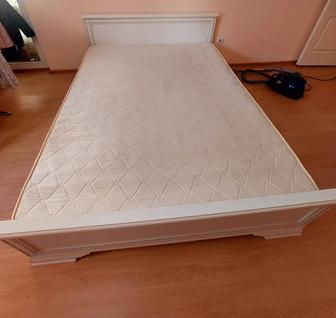 Кровать белая