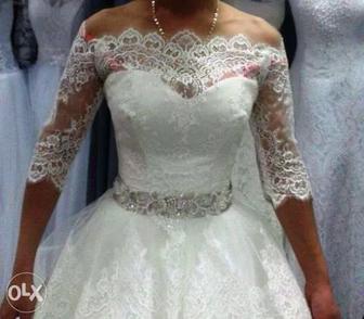 Продам закрытое, кружевное свадебное платье со шлейфом