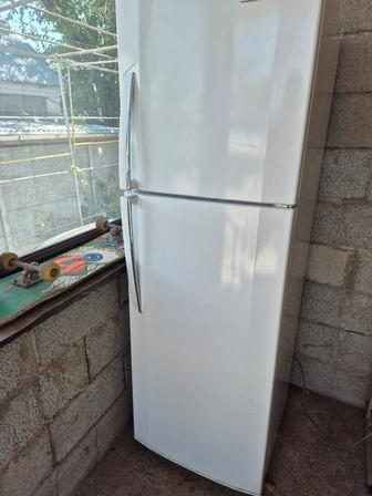 Продам холодильник LG в хорошем рабочем состоянии.