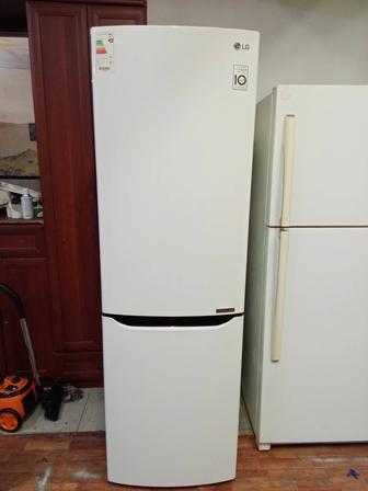 Отличный вариант холодильник двухкамерный ноуфрост Лж почти как новая