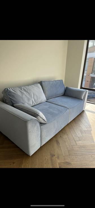 Продам классный диван василькового цвета