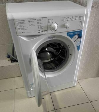Продам стиральную машинку автомат Indesit