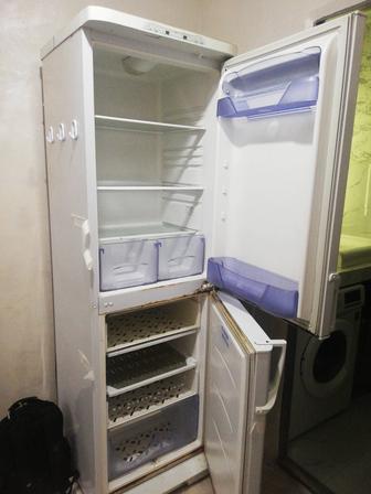 Холодильник в рабочем состоянии, очень сильно морозит
