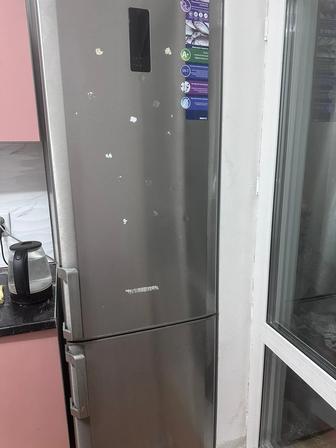 Продается нерабочий холодильник на запчасти
