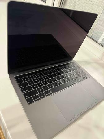 MacBook Pro 13inch, 2018 в идеальном состоянии