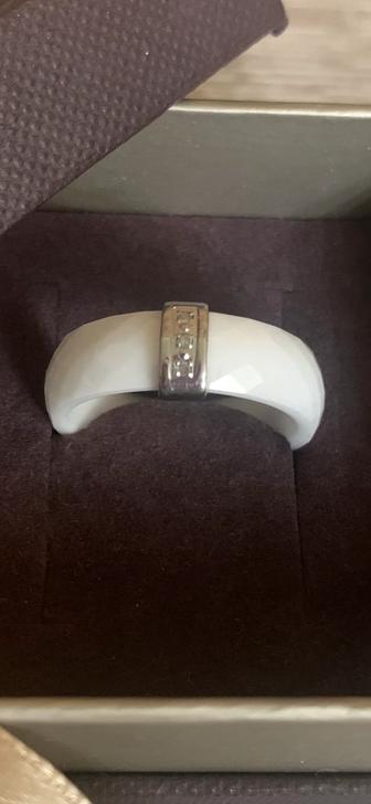 Кольцо белая керамика с бриллиантами