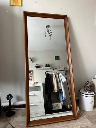 Зеркало 120×50 в деревянной оправе