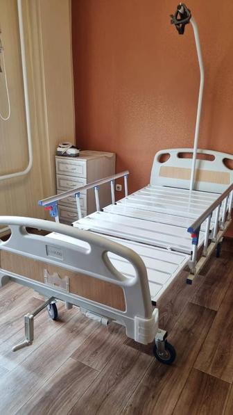 Продам медицинскую функциональную кровать, инвалидную коляску, биотуалет