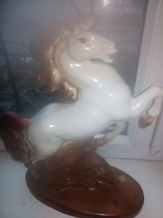 Продаётся статуэтка лошадь