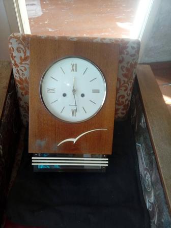 Продам по договорной цене часы старинные настенные