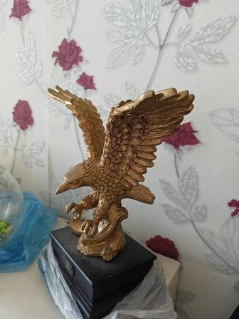 Продам статую орла