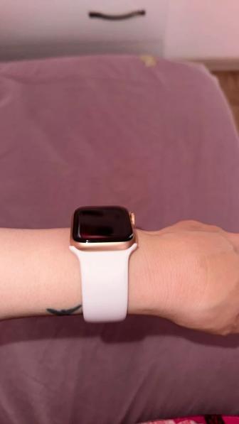 Продается Apple Watch SE 42m состояние отличное почти новая