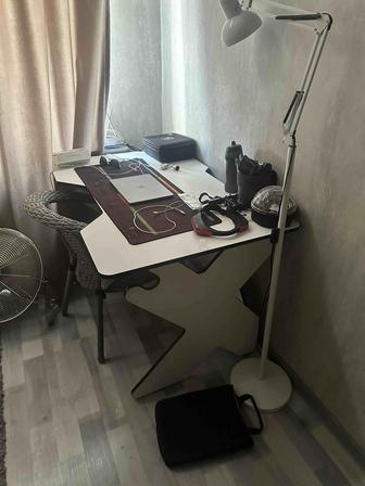 Компьютерный дизайнерский стол