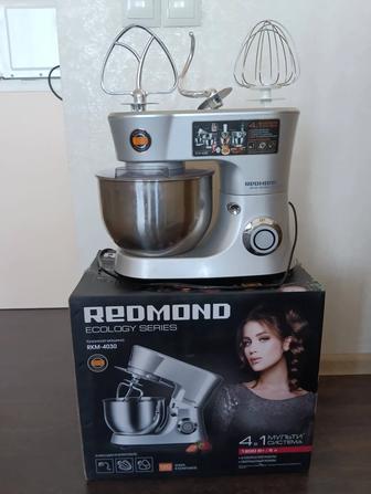 Кухонный комбайн Redmond RKM-4030