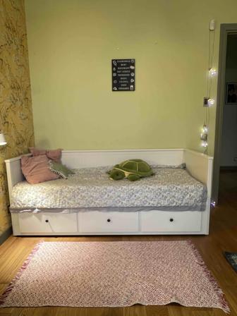 Продам кровать-кушетка IKEA