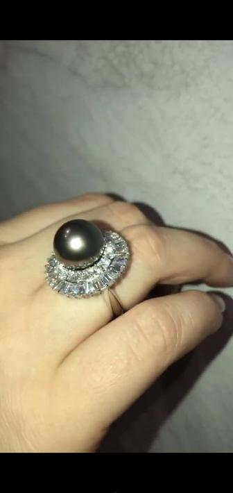 Продам бриллиантовое кольцо с черным жемчугом