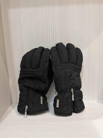 Зимние перчатки для сноуборда