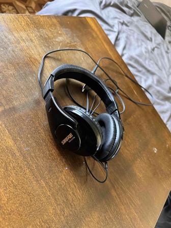 Студийные наушники Shure SRH240