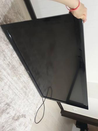 ЖК-телевизор LG 1080p с диагональю 42 дюйма