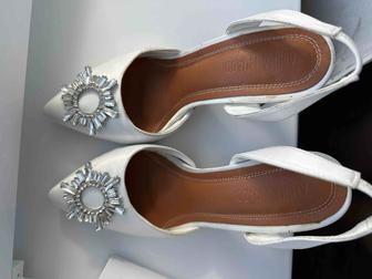 Туфли женские белые каблук 7 см.