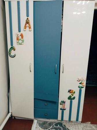 Мебель для детской комнаты (шкаф)