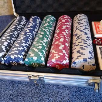Покер фишки - 200, 500 фишек кейс подарок