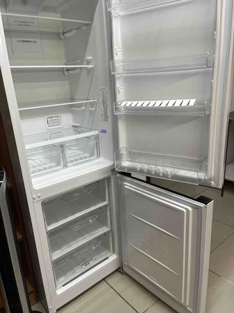 Продам Холодильник Indesit