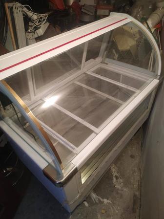 Морозильник- витрина для мороженного