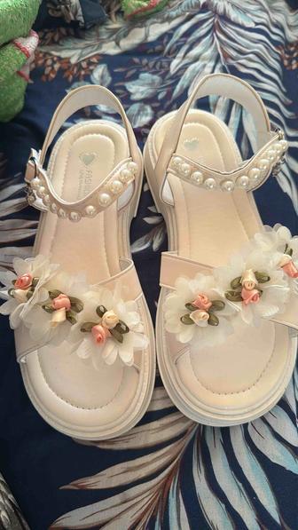 Обувь для девочки летние красовки и сандалики