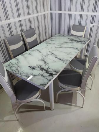 Комфортные и эстетичные кухонные столы со стульями