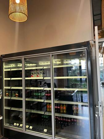 Продам новые холодильные и морозильные витрины