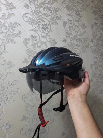 Велошлем с магнитными очками