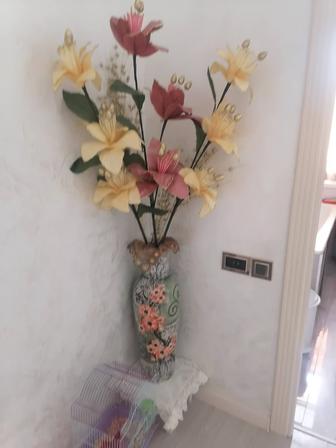 Продам декоративную вазу и цветы