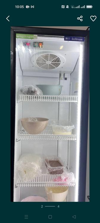 Продам витринных холодильник