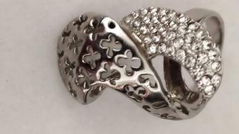 Серебряное кольцо с брилиантами