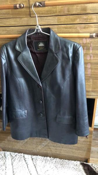 Женский кожаный пиджак 52-54