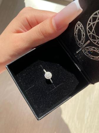 Продам кольцо с бриллиантами 16.5размер можно в рассрочку через банк