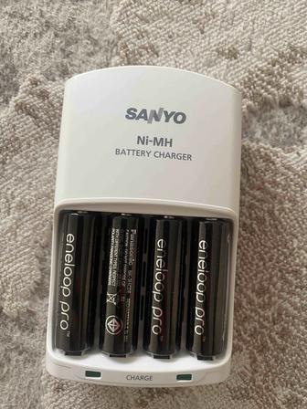 Продам зарядное устройство Sanyo с аккумуляторами Panasonic Eneloop Pro