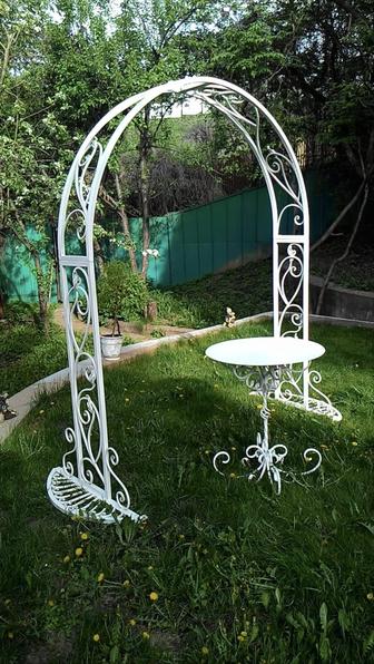 Садовая арка и столик