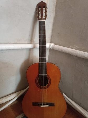 Продам акустическую гитару Yamaha c45 торг имеется