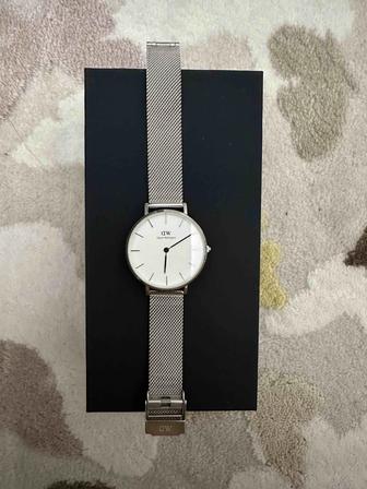 Продам оригинальные женские наручные часы от Daniel Wellington(серебро)