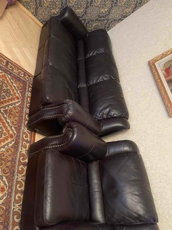 Шикарный кожаный диван и кресло