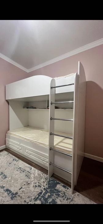 двух этажный детский кровать