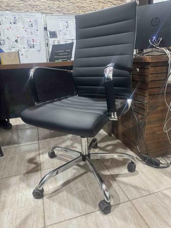 Продам 2 офисных кресла в отличном состоянии