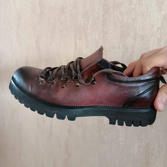 Почти новые ботинки Натуральная кожа 40 размер ,пр-во Турция